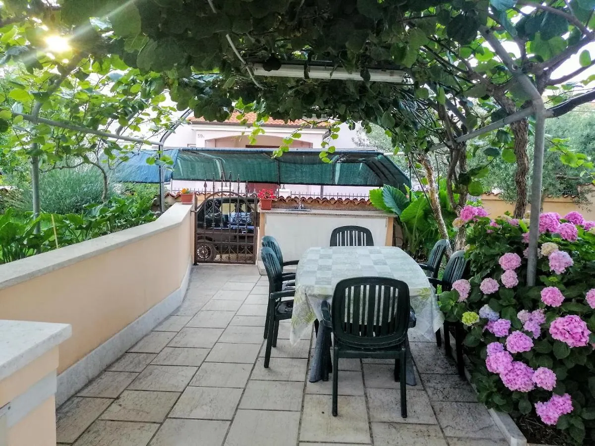 Apartman 100M2, Full Opremljen, Privatni Parking. Pula 0*,  Croatia