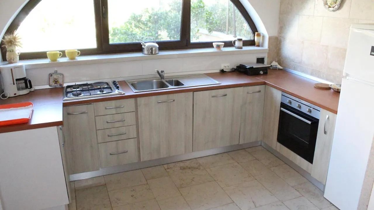 Apartman 100M2, Full Opremljen, Privatni Parking. Pula 0*,